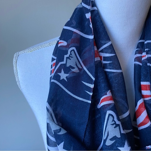 New England Patriots Infinity Scarf Football  Sheer Red Blue Pats Logo EUC NFL - Picture 12 of 14